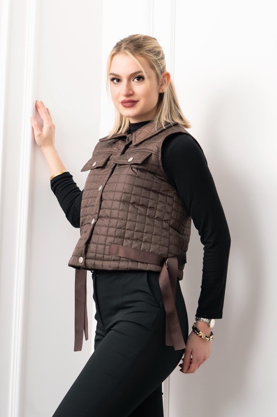 ASTRID KAPİTONE DİKİŞLİ YELEK - KAHVE