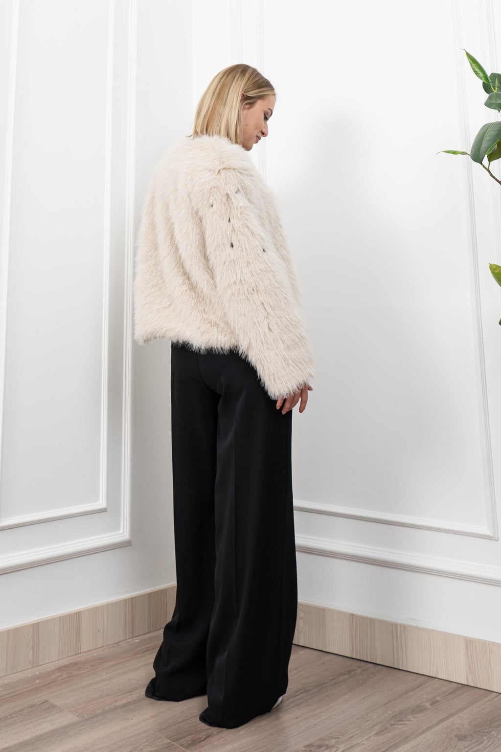 LEVI İNCİ İŞLEMELİ PELUŞ MONT - BEJ