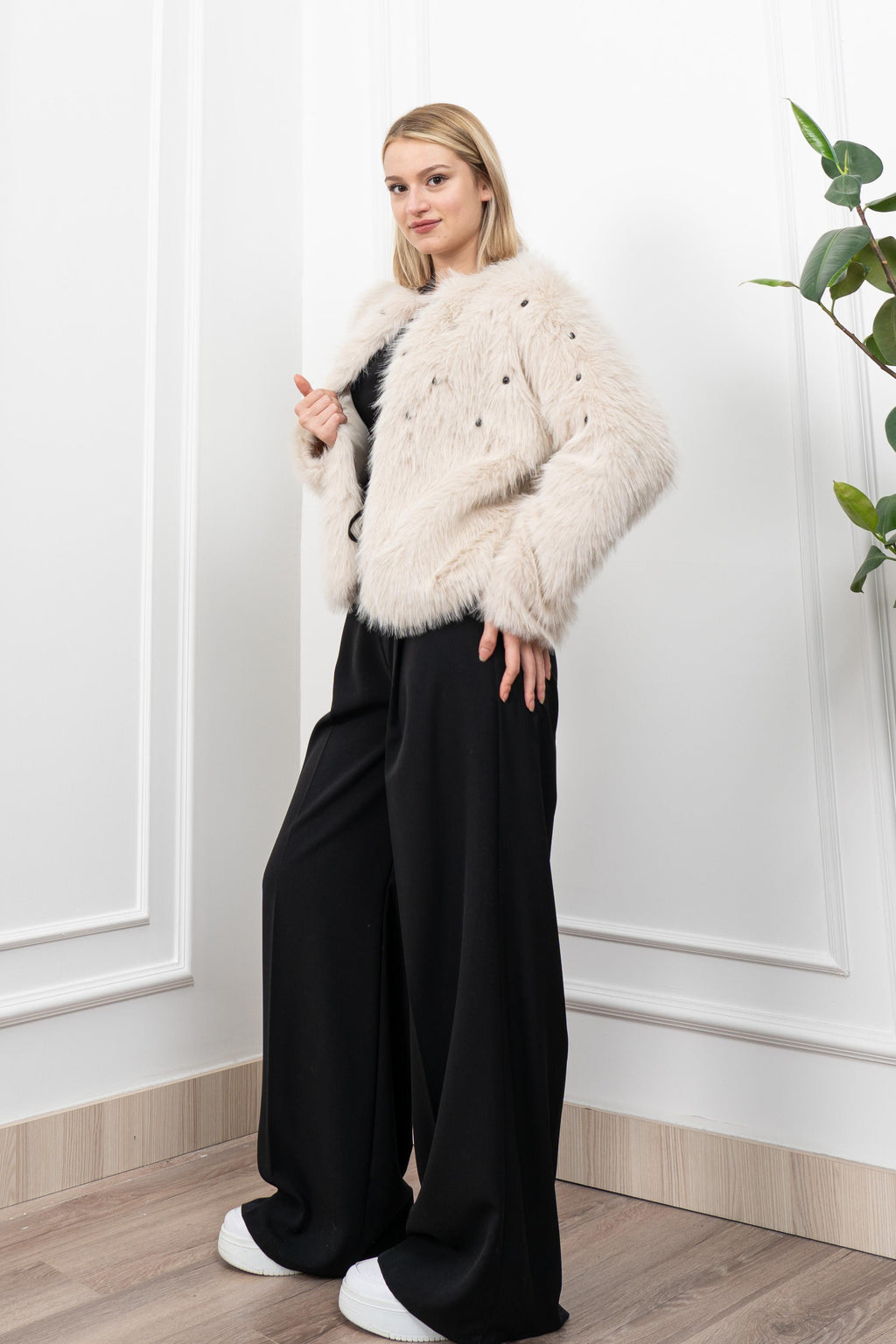 LEVI İNCİ İŞLEMELİ PELUŞ MONT - BEJ