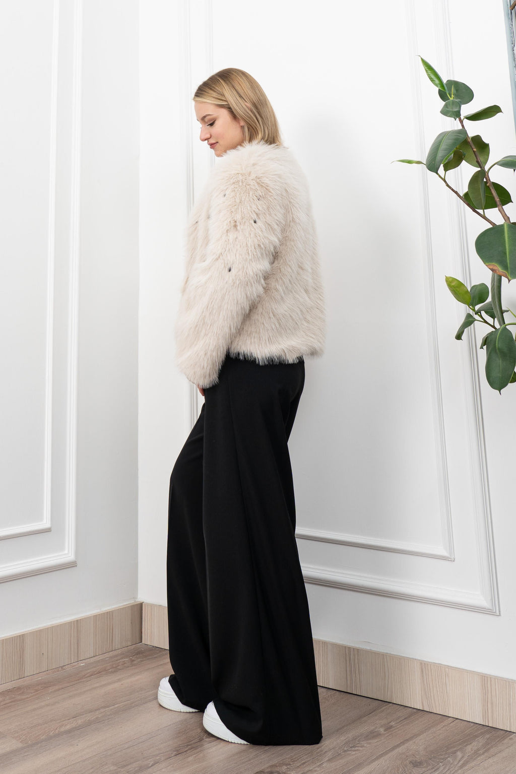 LEVI İNCİ İŞLEMELİ PELUŞ MONT - BEJ