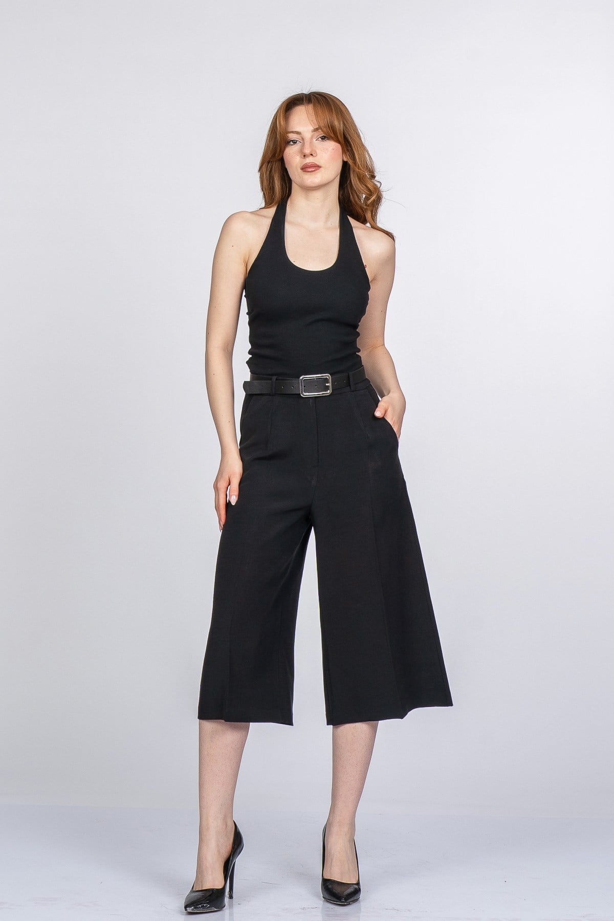 NIKKI KEMERLİ KISA PANTOLON - SIYAH