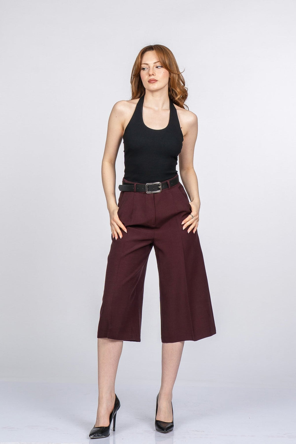 NIKKI KEMERLİ KISA PANTOLON - BORDO