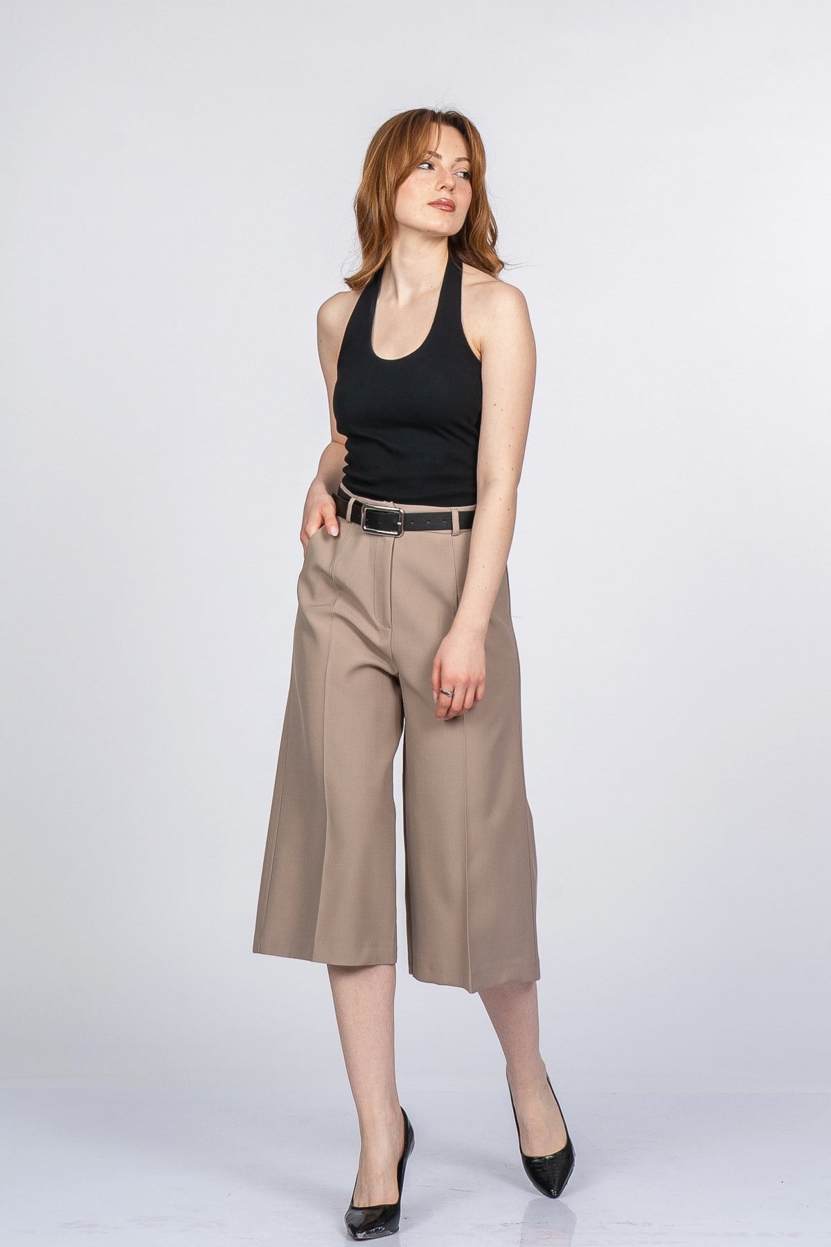 NIKKI KEMERLİ KISA PANTOLON - BEJ