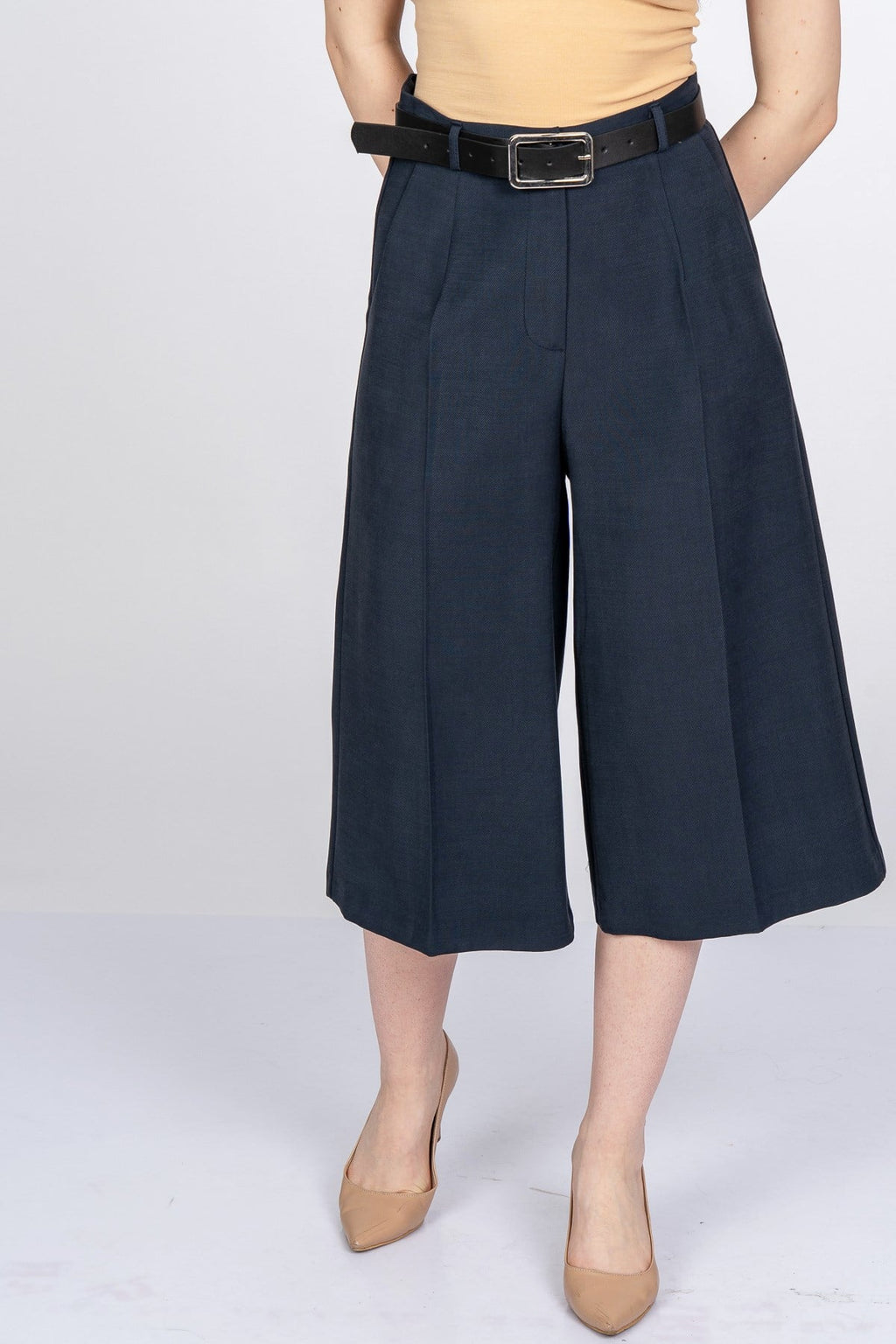 NIKKI KEMERLİ KISA PANTOLON - LACI