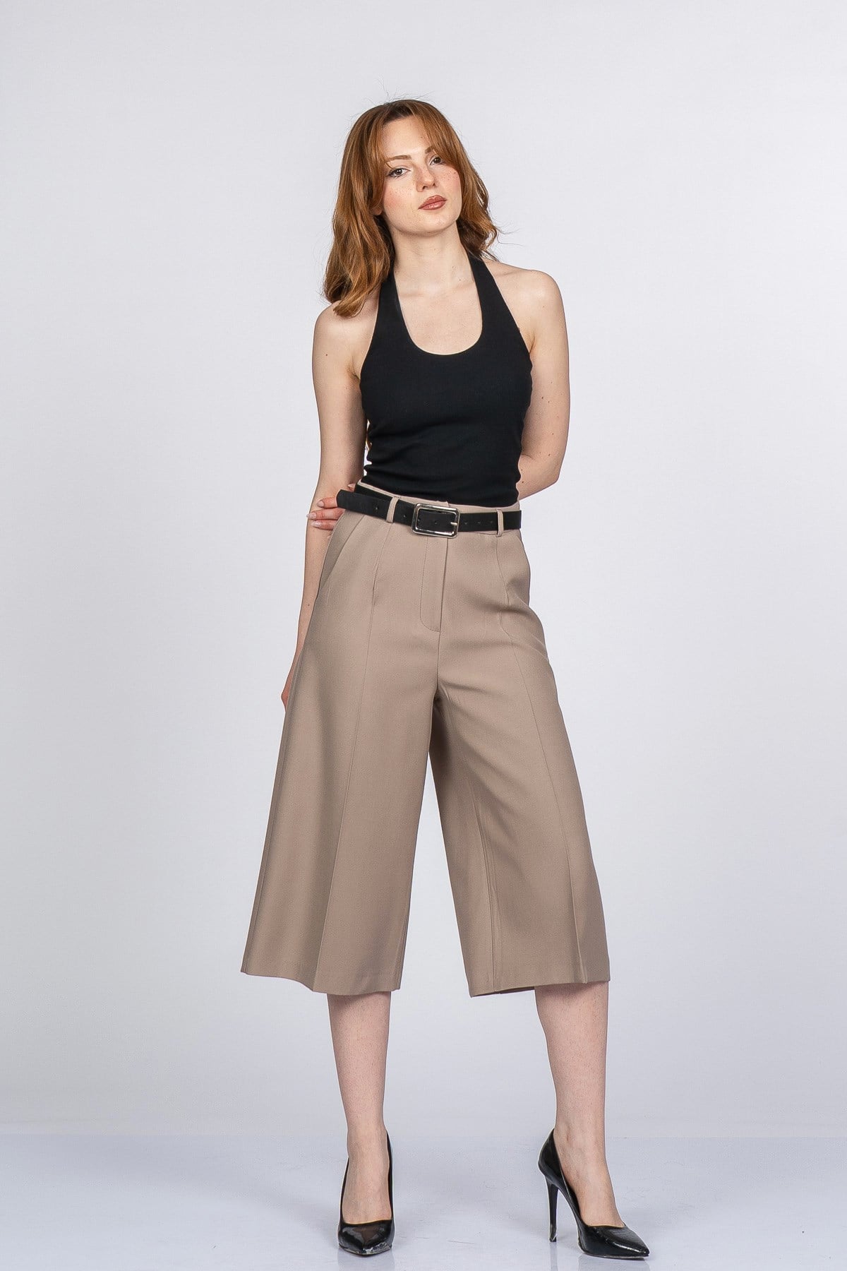 NIKKI KEMERLİ KISA PANTOLON - BEJ