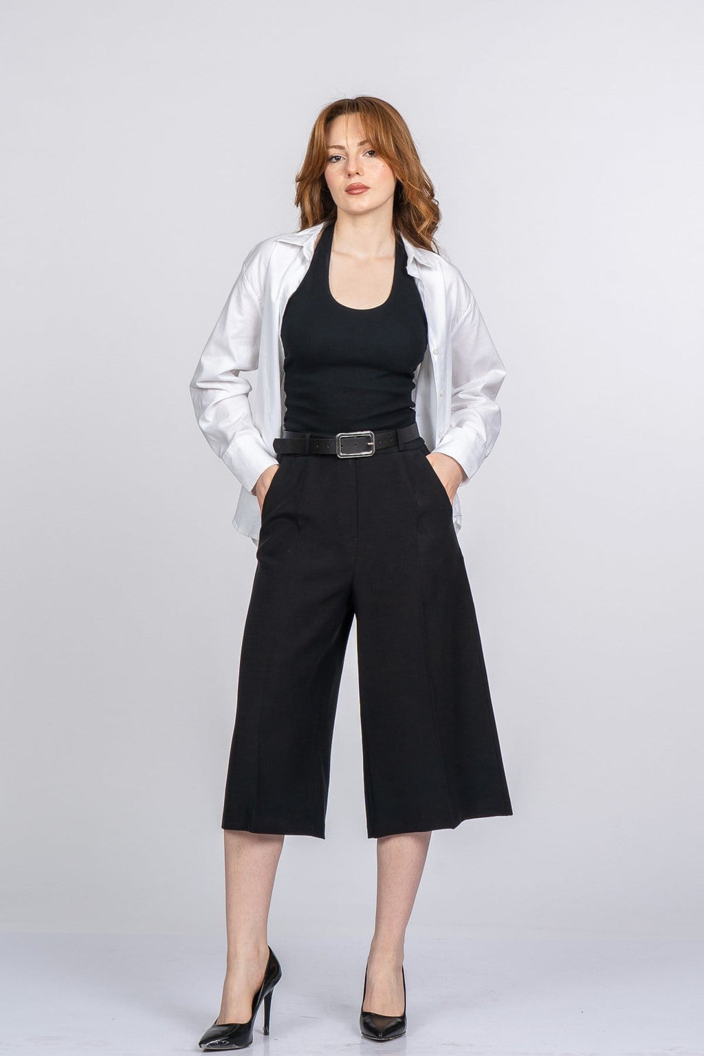 NIKKI KEMERLİ KISA PANTOLON - SIYAH