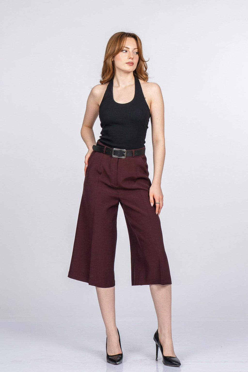 NIKKI KEMERLİ KISA PANTOLON - BORDO